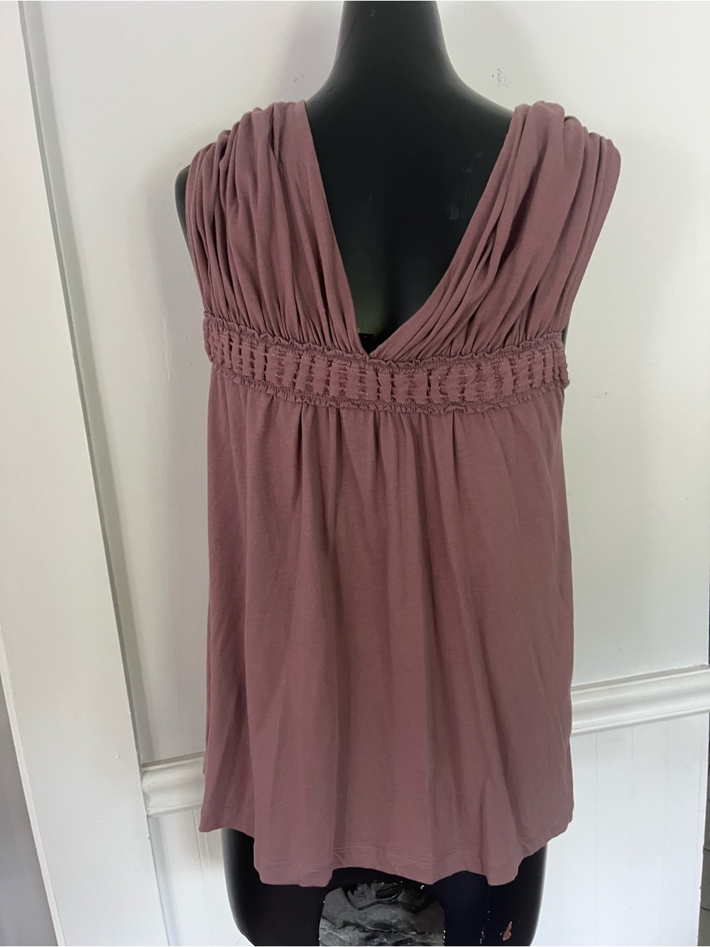 BCBGMaxAzria Mauve Sleeveless V-Neck Smocked Empire Tank